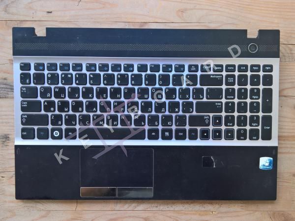 Верхня частина Samsung NP300V5A